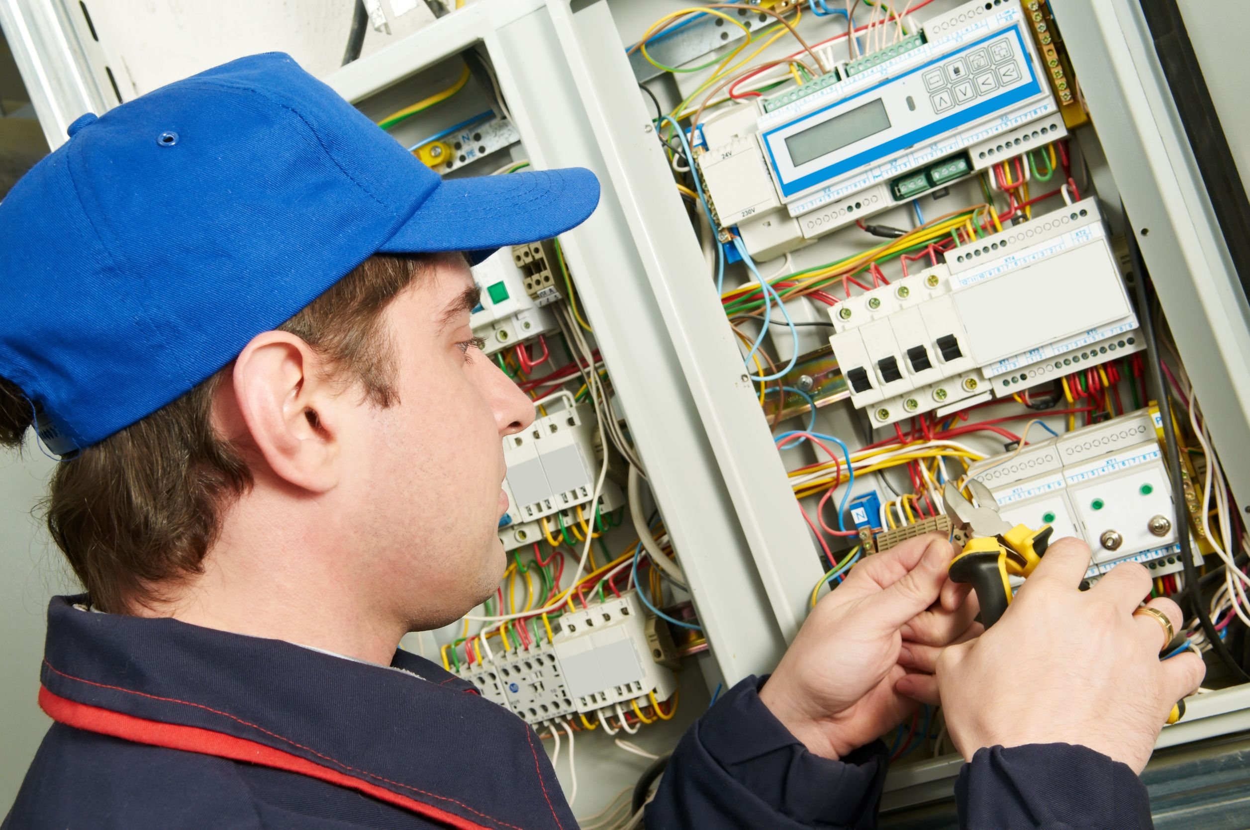 Warning Signs That It Is Time To Hire A Commercial Electrical Contractor