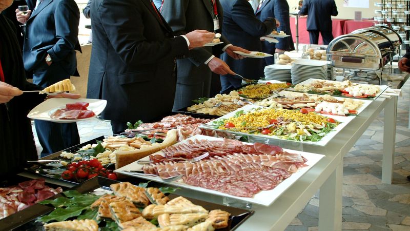Reasons You Should Hire a Professional Caterer for Your Wedding Event
