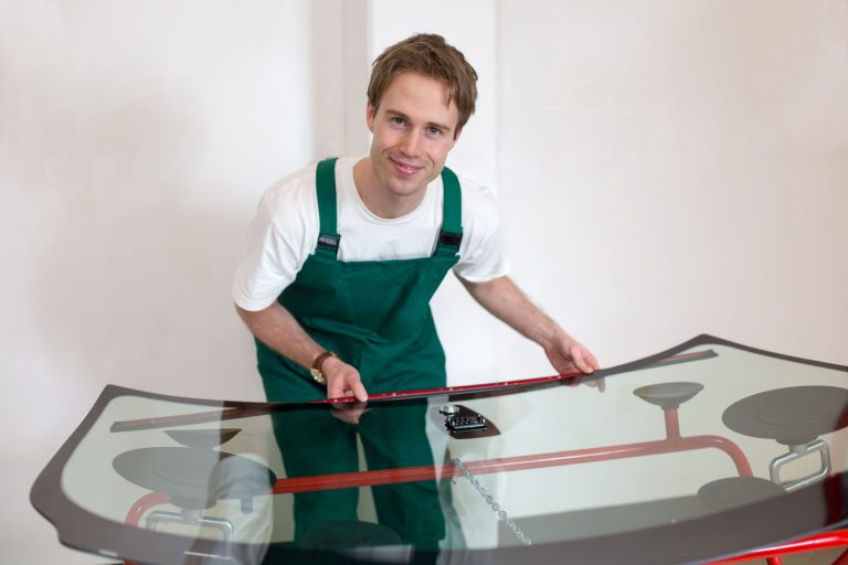 What to Expect from Top Auto Glass Specialists in Aurora, CO