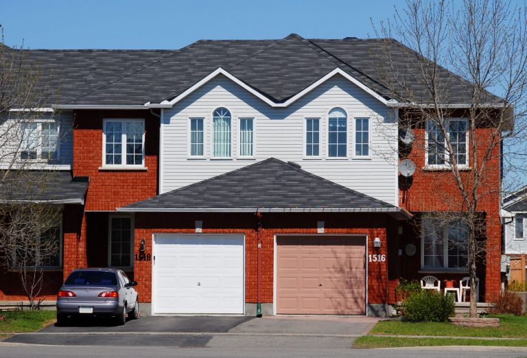 Use a Service Providing Professional Garage Door Replacement in Evanston