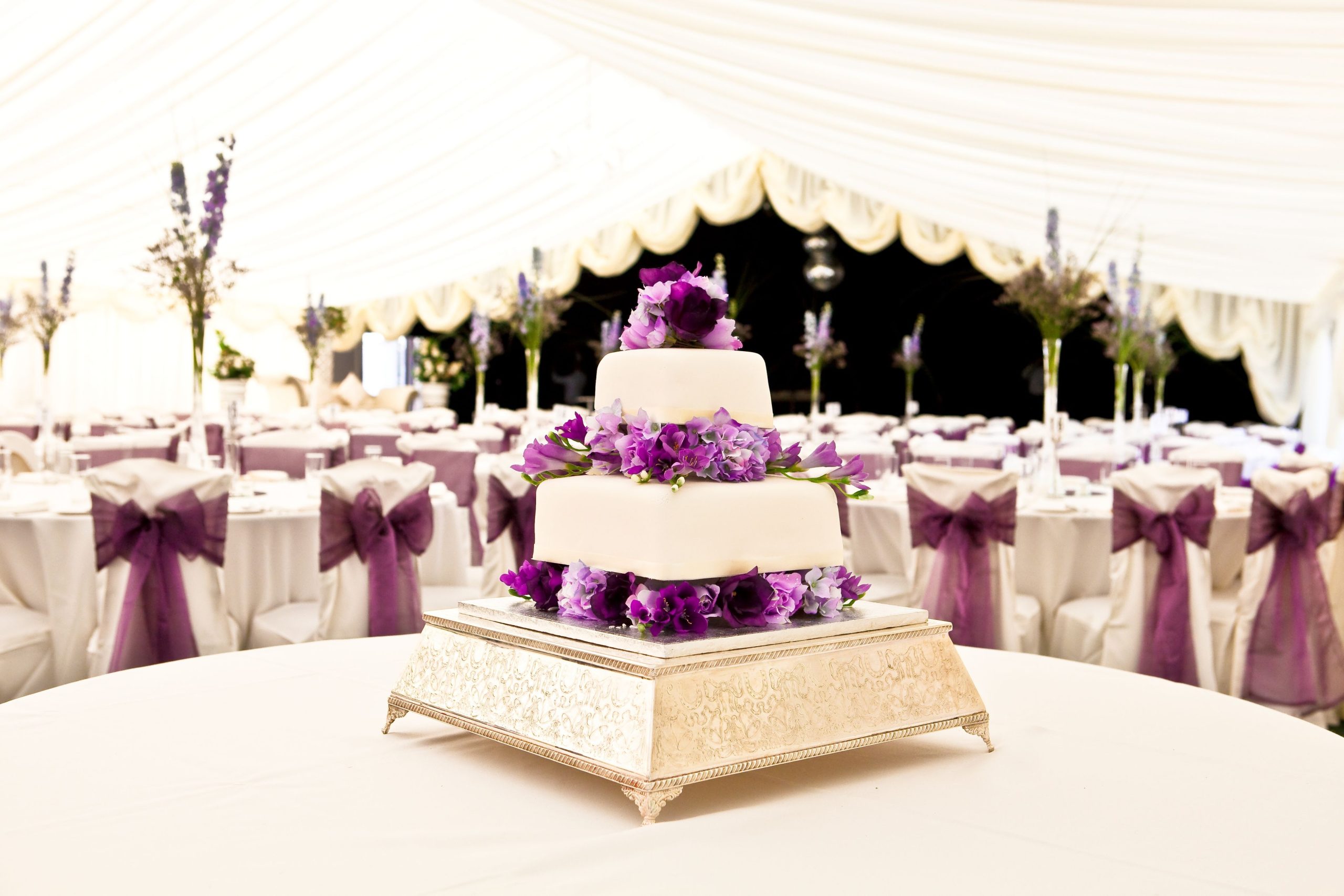 Wholesale Tablecloths and How to Buy Them