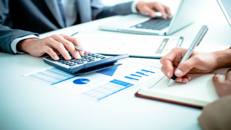 The Benefits of Hiring Outsourced CFOs For Managing Business Finances