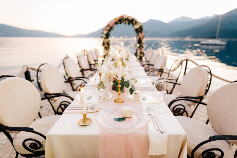 Bring Out the Beauty of the Table Runners in Your Event