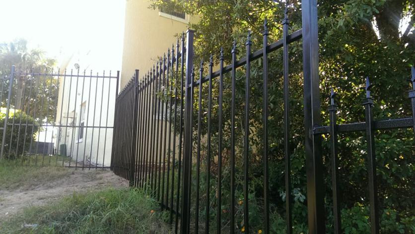 Top Things a Fencing Contractor Can Help With in Chesapeake, VA