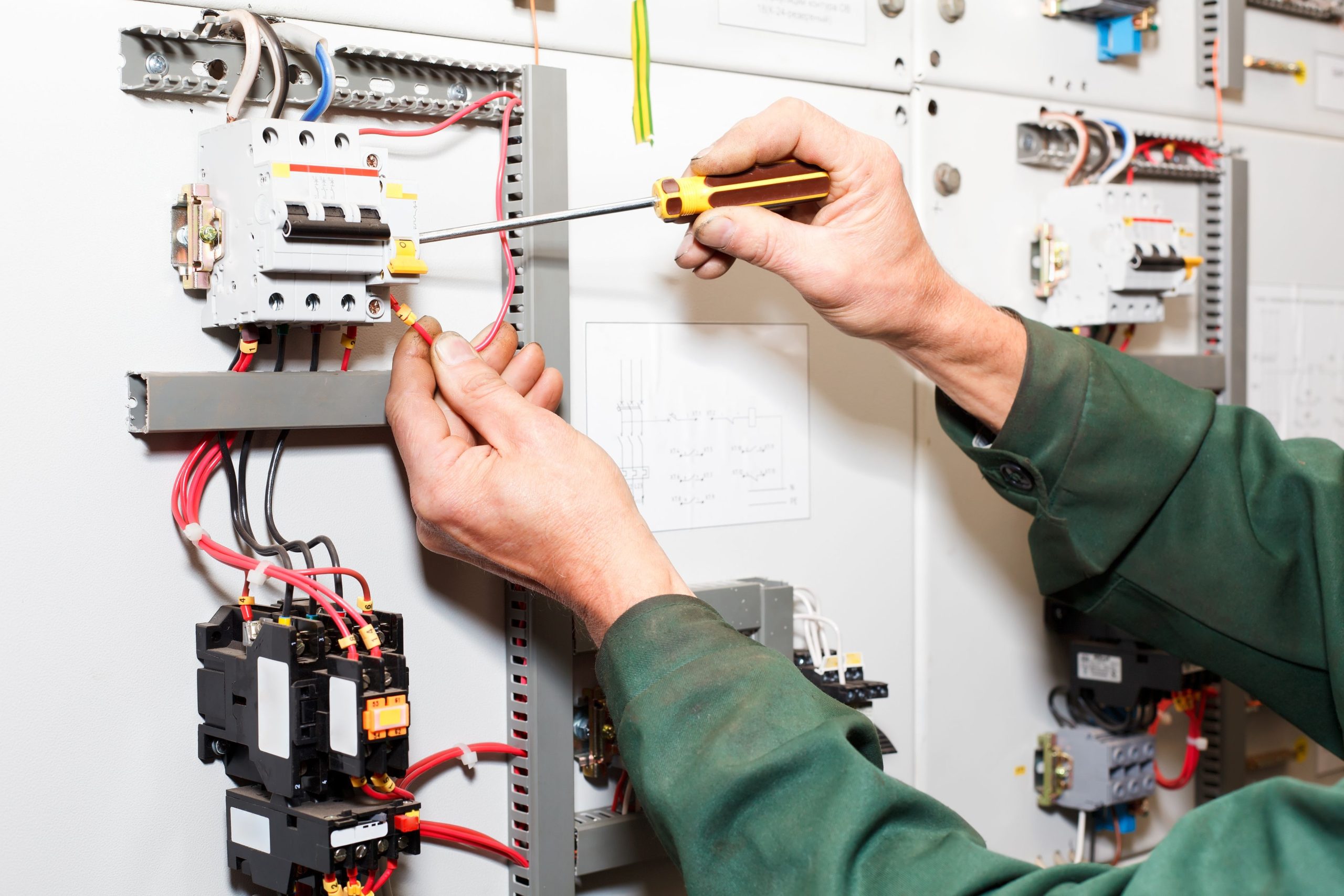 How Professional Electrical Contractors in Little Rock, AR, Help Residents Save Energy